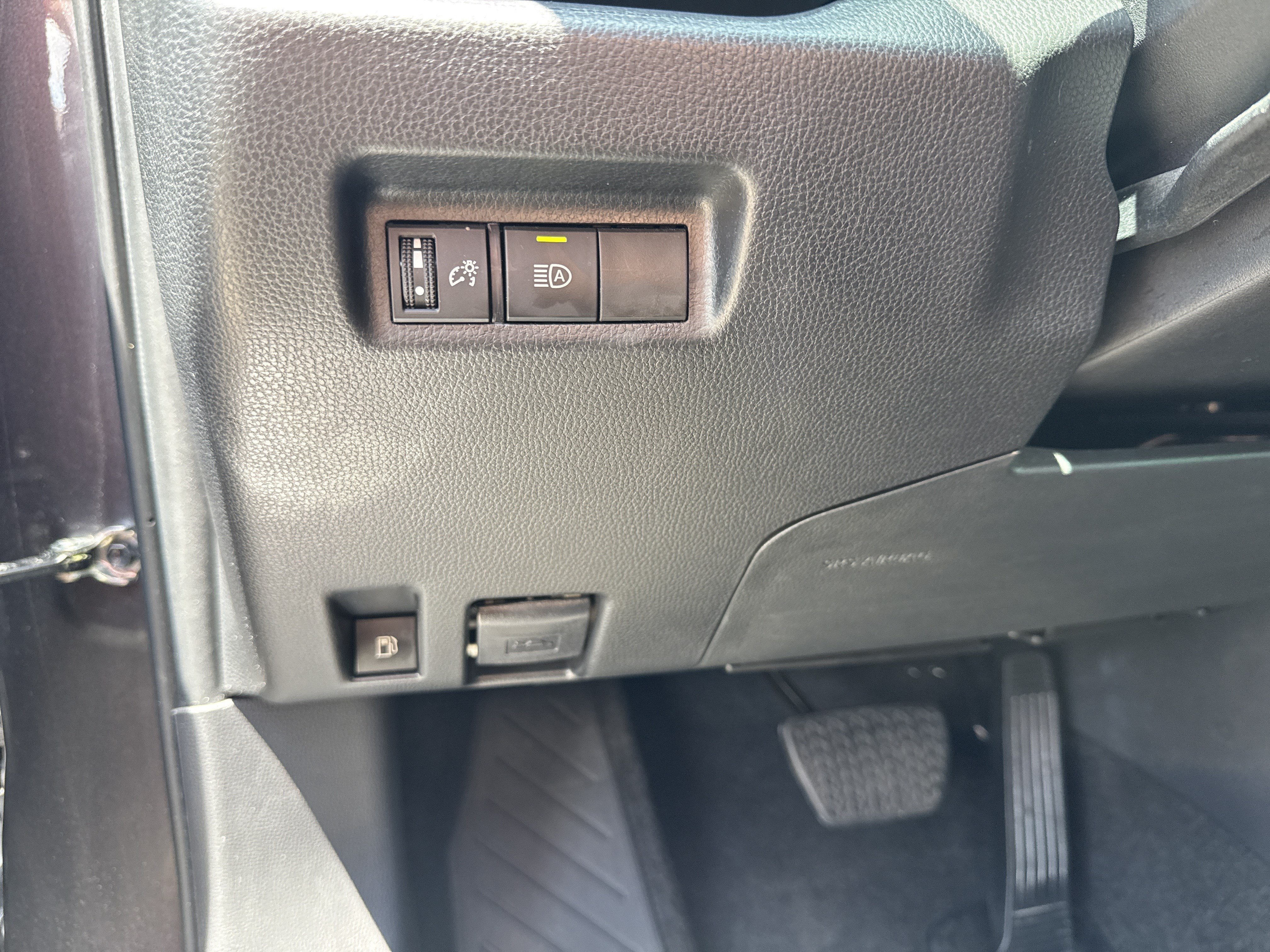 Used 2024 Toyota RAV4 LE AWD/4WD image 30