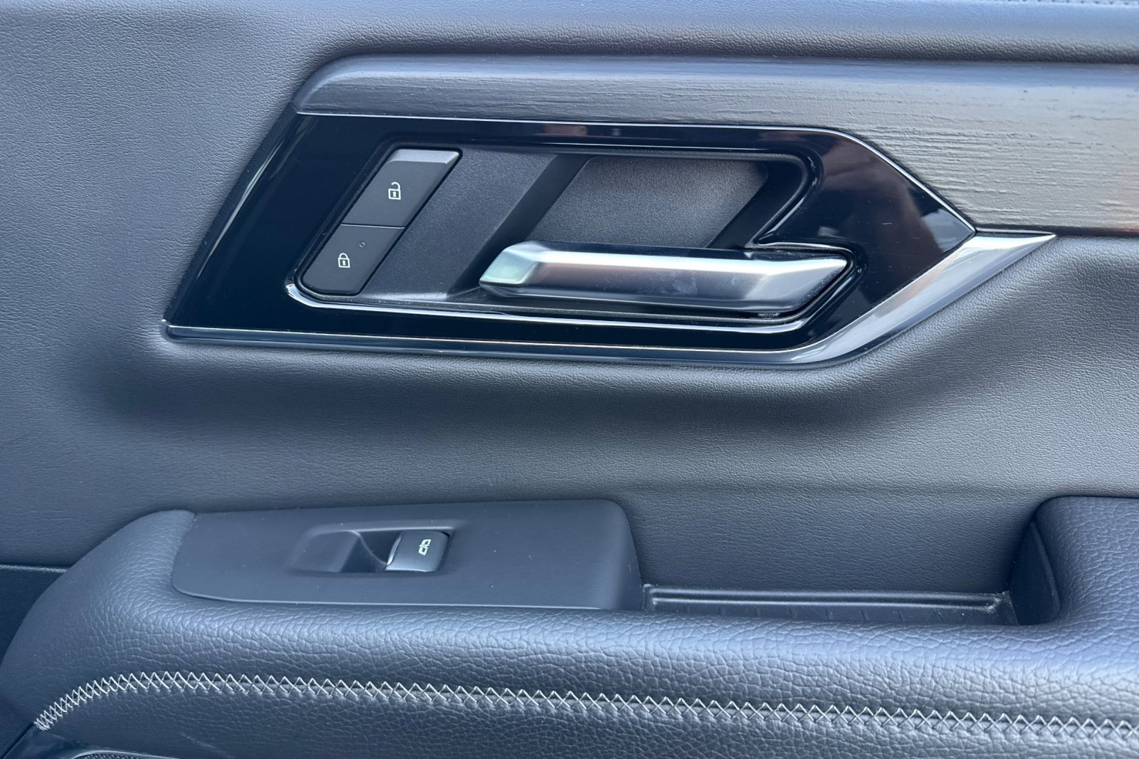 Used 2025 GMC Yukon Denali image 21