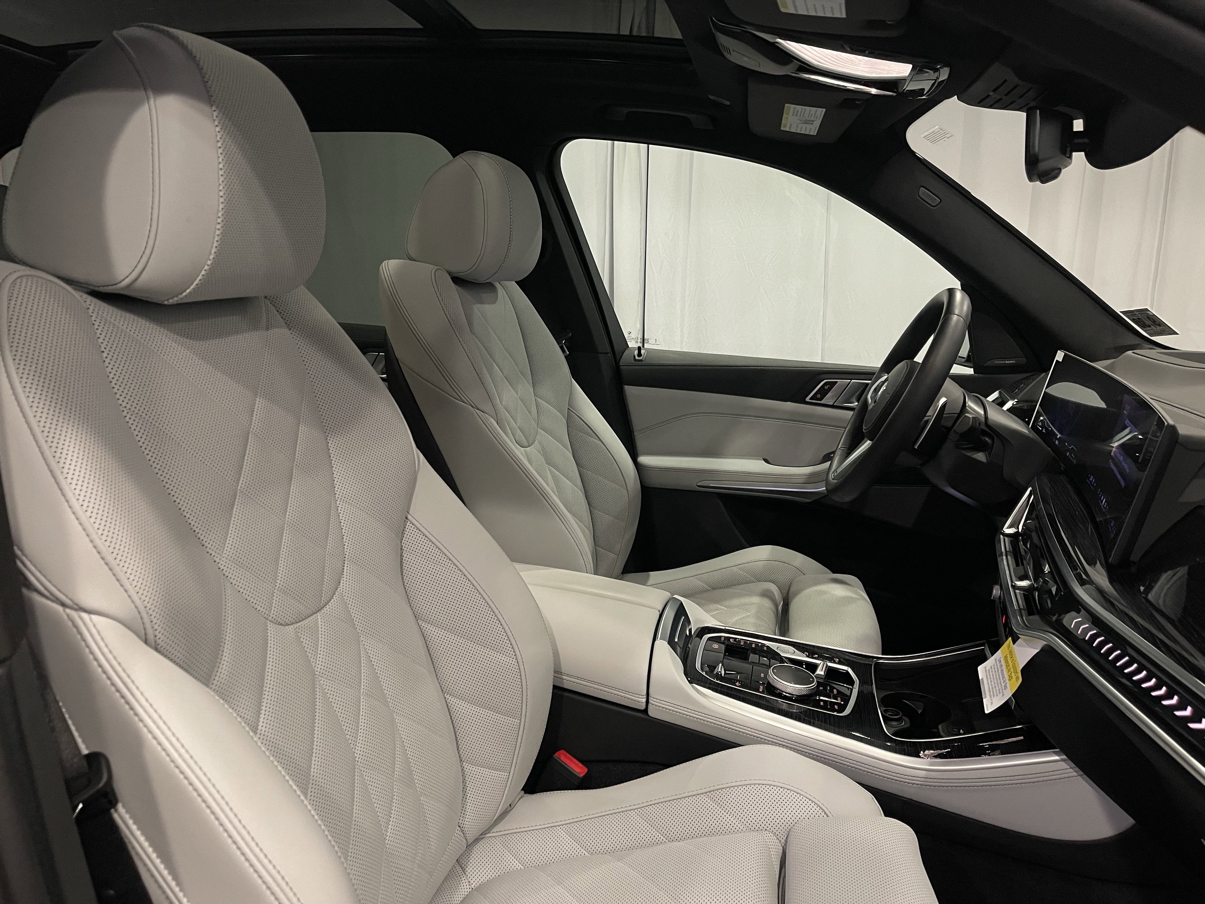 Used 2026 BMW X5 xDrive50e w/ M Sport Package image 15