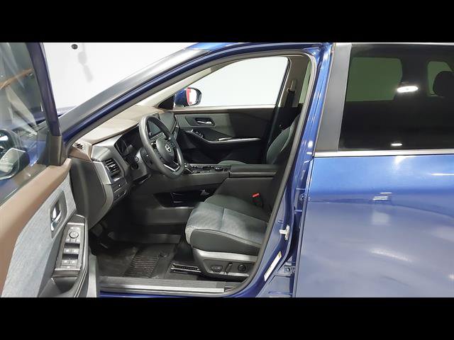 Used 2023 Nissan Rogue SV AWD/4WD image 19