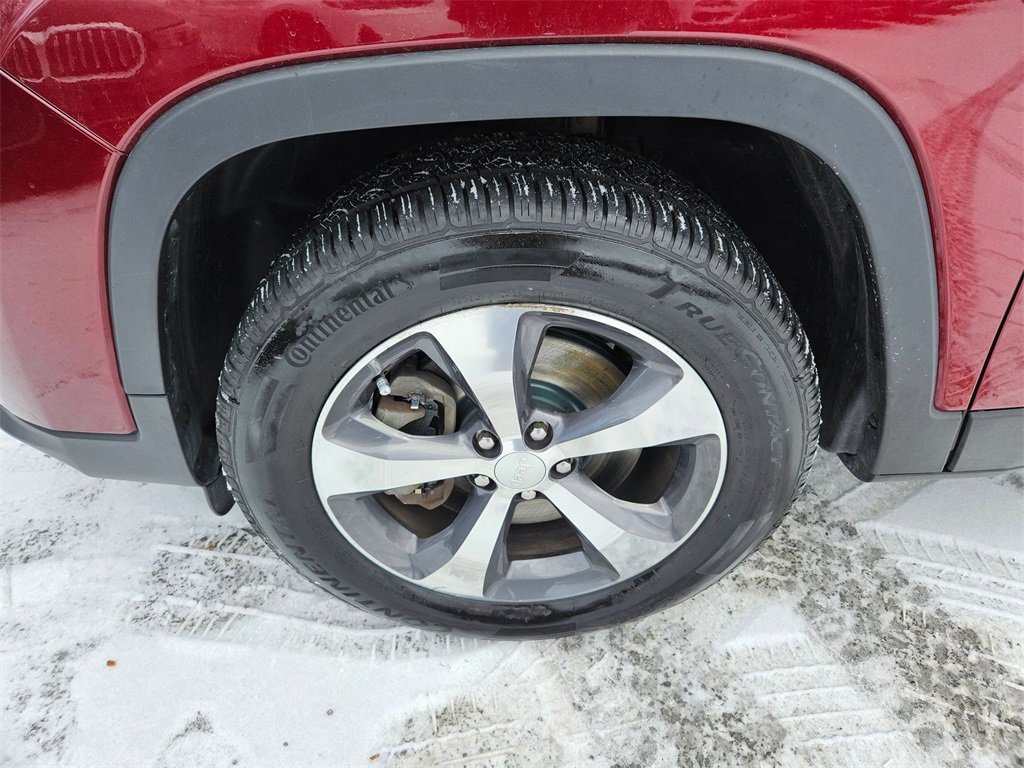 Used 2019 Jeep Cherokee Limited image 25