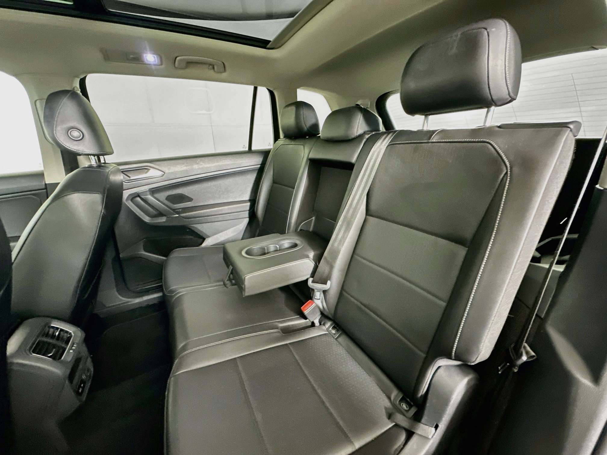 Used 2018 Volkswagen Tiguan SEL FWD image 28