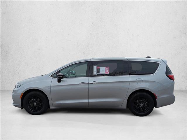 Used 2024 Chrysler Pacifica Touring-L image 9
