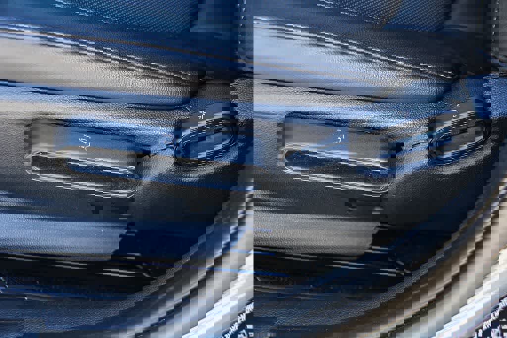 Used 2019 MINI Cooper 4-Door Hardtop w/ Premium Package image 17