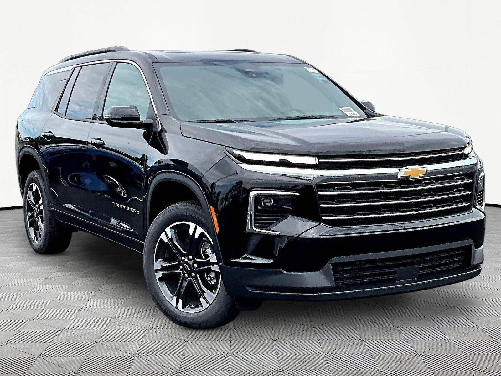 New 2027 Chevrolet Traverse LT w/ Sun and Wheel Package AWD/4WD image 3