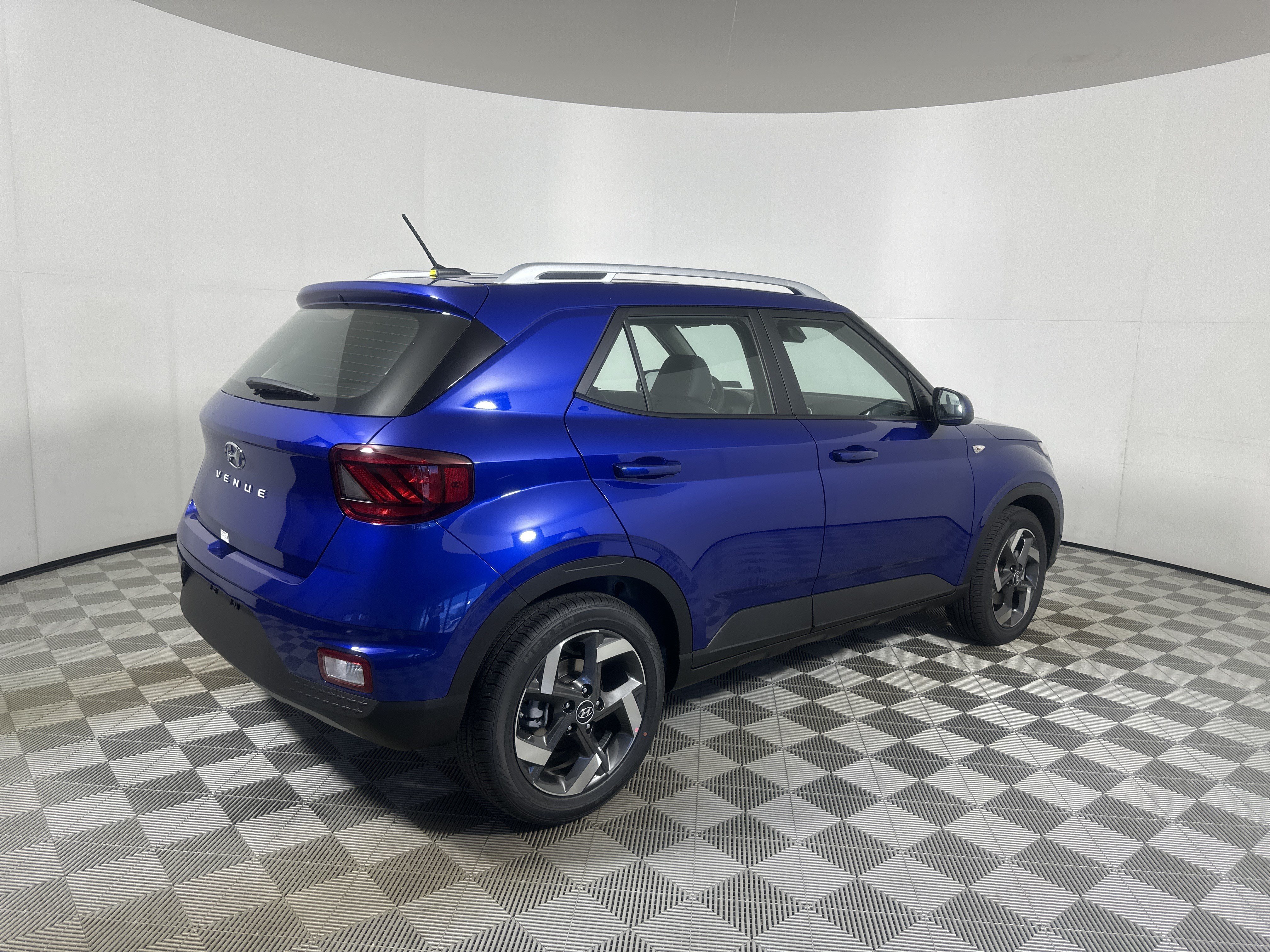 New 2025 Hyundai Venue Limited FWD image 7