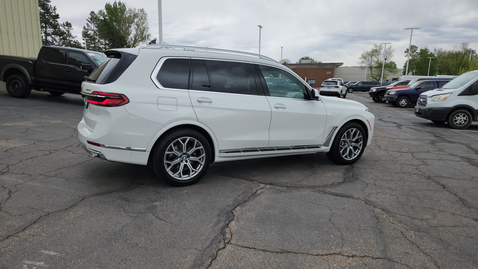 Used 2025 BMW X7 xDrive40i AWD/4WD image 17