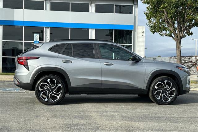 New 2026 Chevrolet Trax RS w/ Sunroof Package image 3