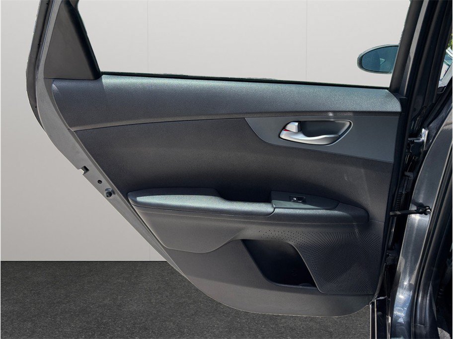 Used 2021 Kia Forte LXS FWD image 27