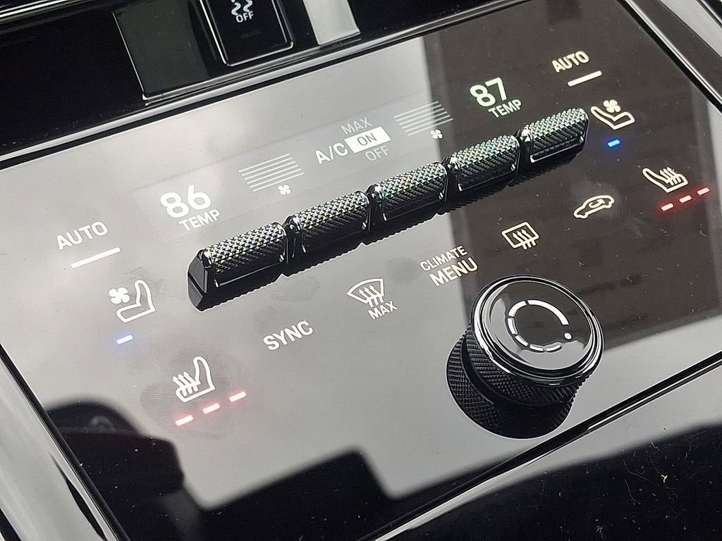 Used 2024 Porsche Panamera image 18