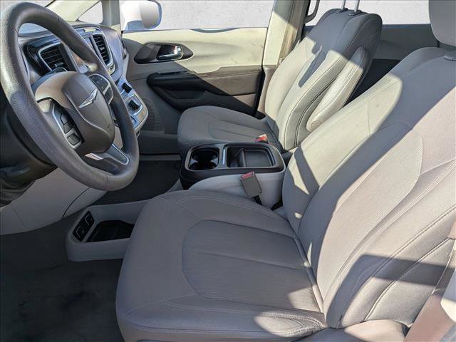 Used 2018 Chrysler Pacifica Touring Plus FWD image 14