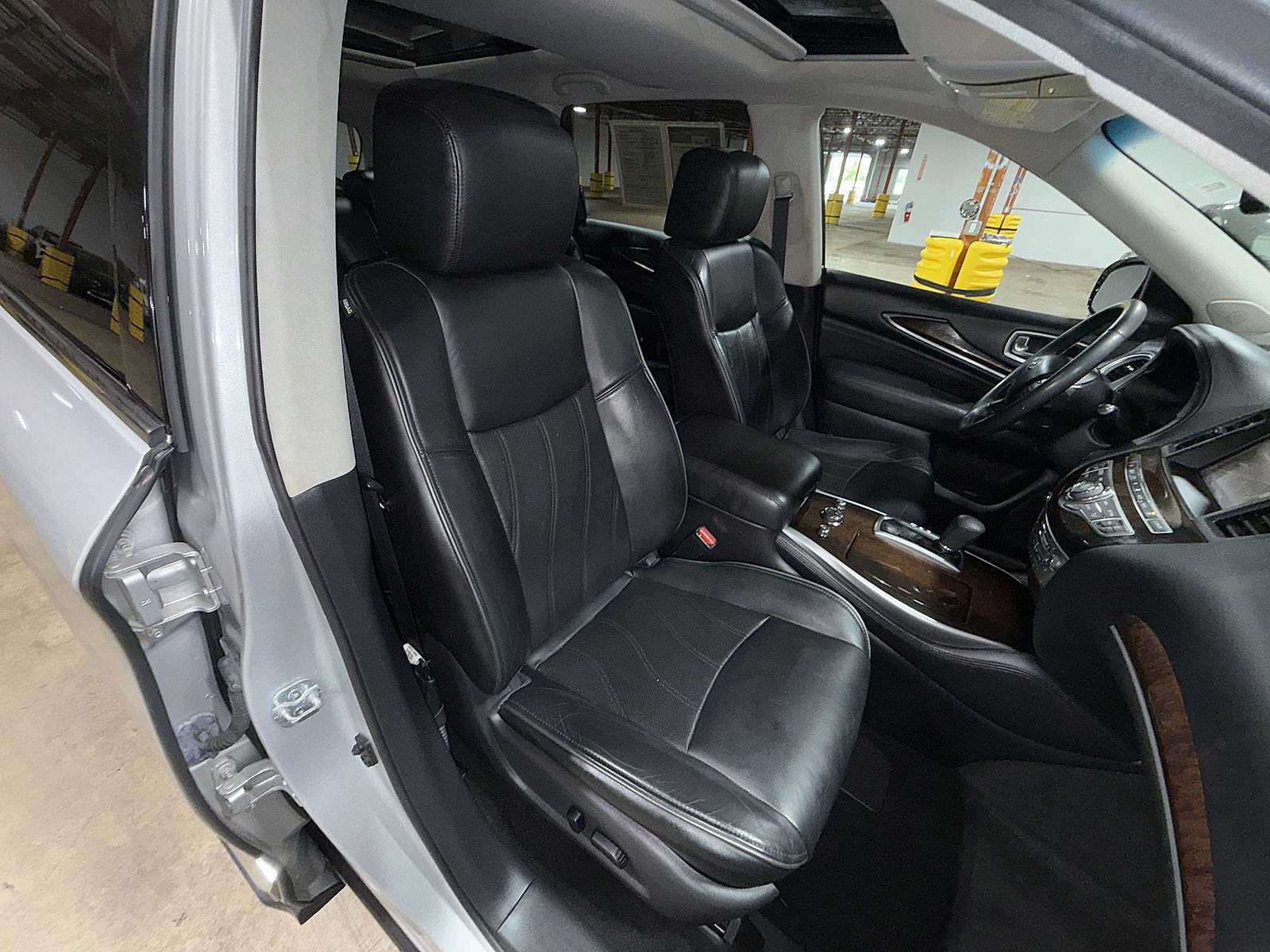 Used 2015 INFINITI QX60 Luxe w/ Deluxe Touring Package AWD/4WD image 16
