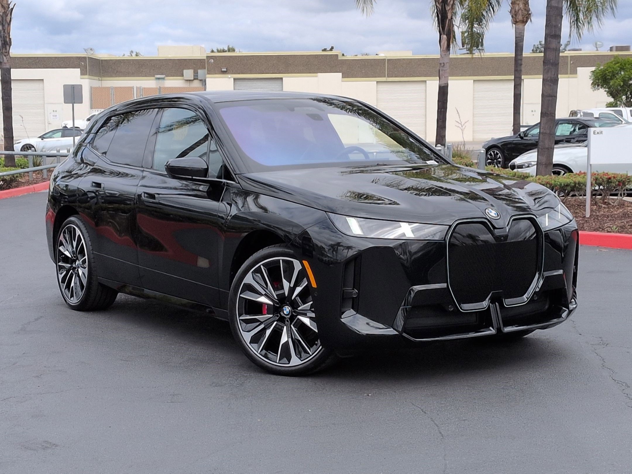 Used 2026 BMW iX xDrive60 w/ M Sport Package AWD/4WD image 2