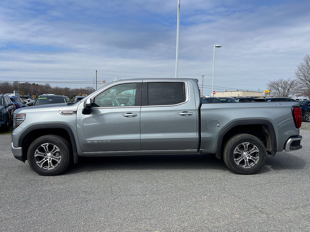 Used 2025 GMC Sierra 1500 SLT image 2