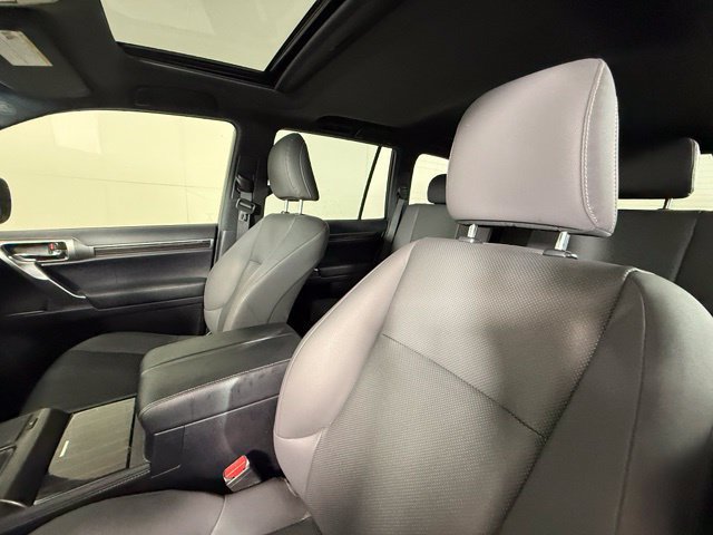 Used 2023 Lexus GX 460 Premium w/ Accessory Package AWD/4WD image 5