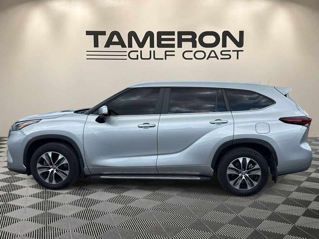 Used 2024 Toyota Highlander XLE FWD image 5
