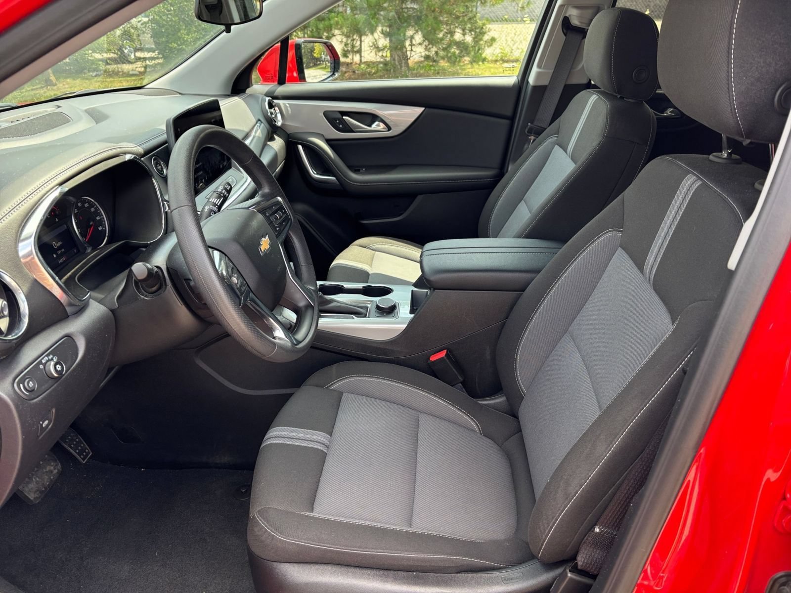 Used 2025 Chevrolet Blazer LT FWD image 28