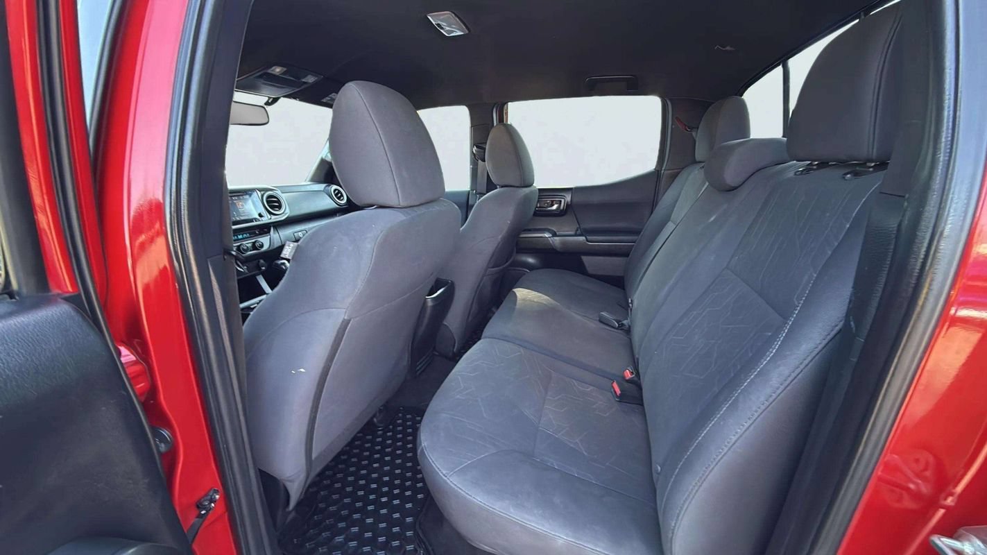 Used 2017 Toyota Tacoma TRD Sport AWD/4WD image 17