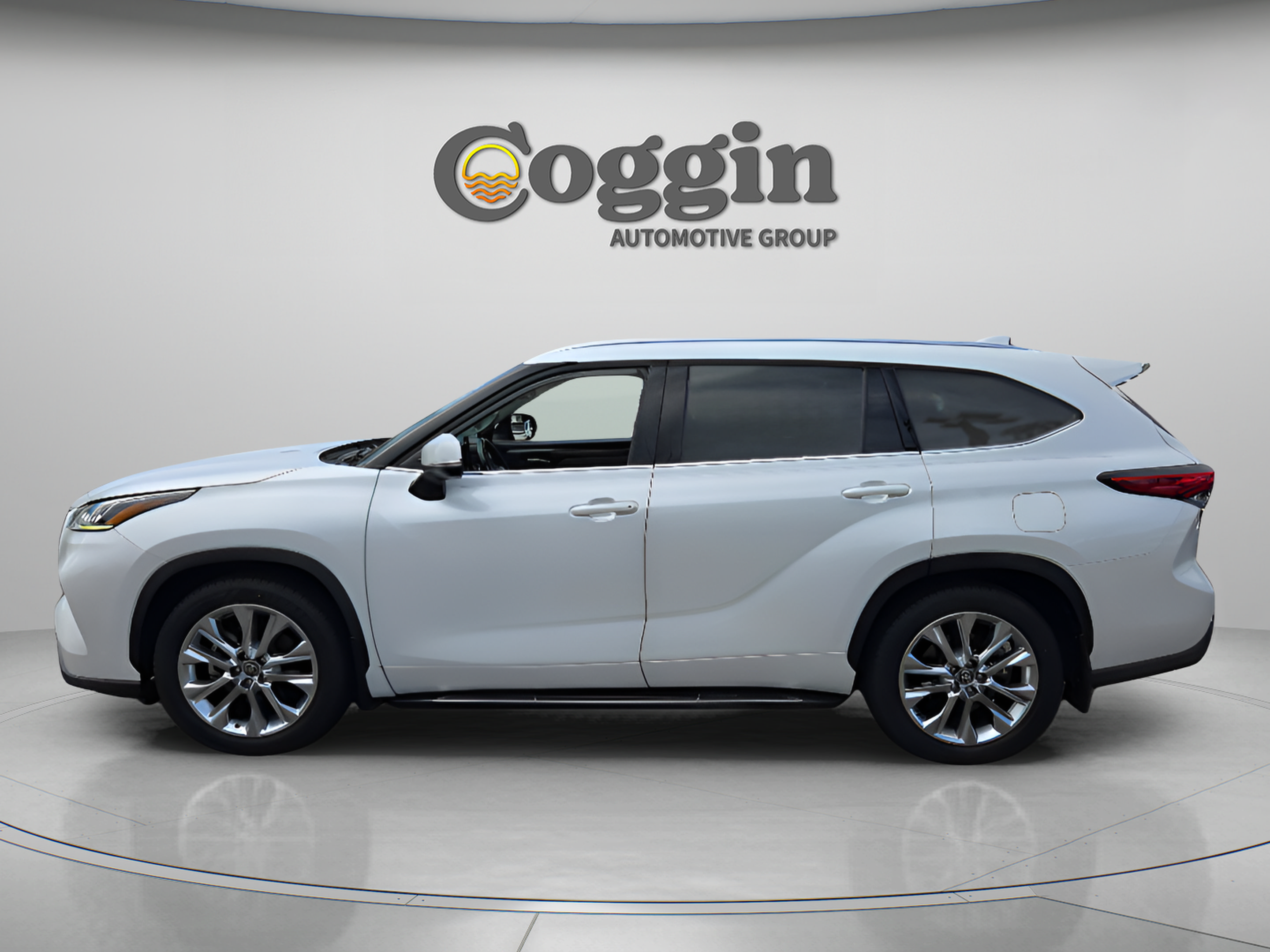 Used 2023 Toyota Highlander Limited AWD/4WD image 2