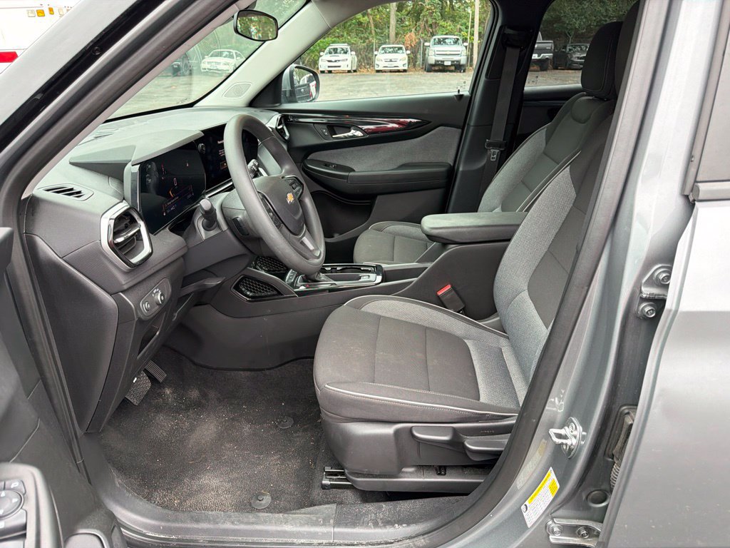 Used 2025 Chevrolet TrailBlazer LT AWD/4WD image 14