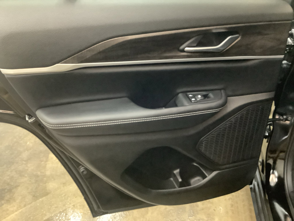 New 2026 Jeep Grand Cherokee Altitude image 24