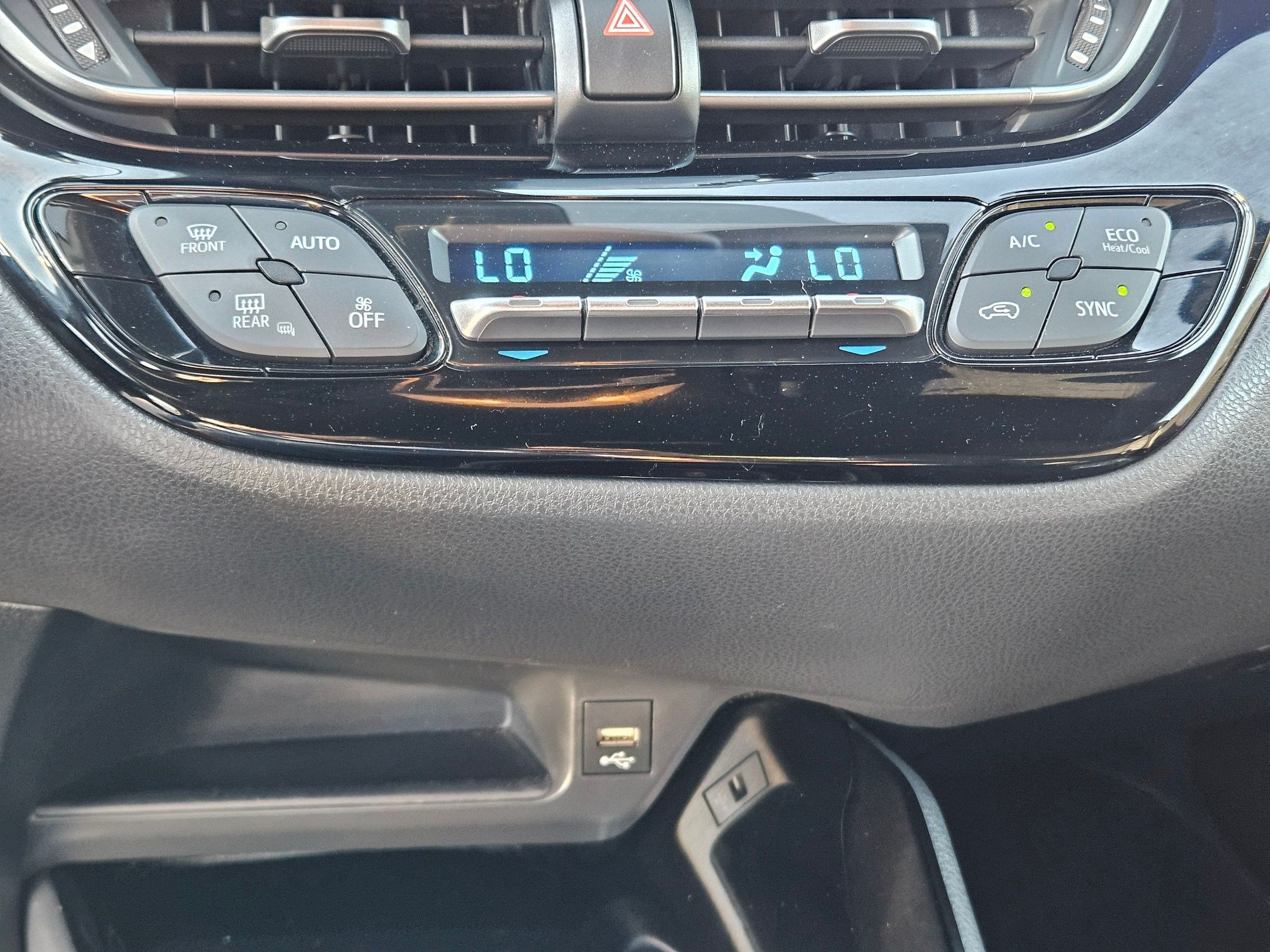 Used 2020 Toyota C-HR XLE FWD image 27