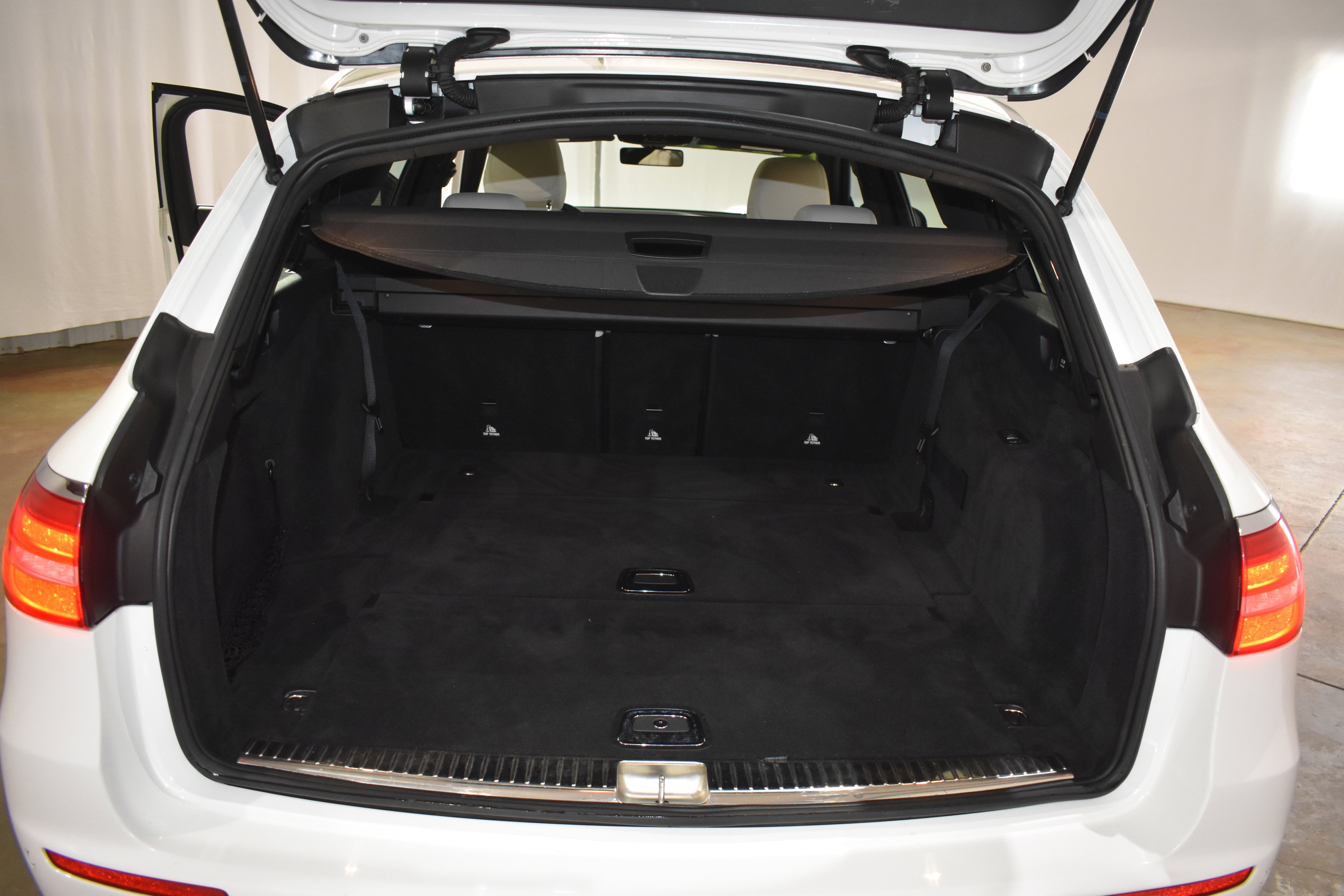 Used 2017 Mercedes-Benz E 400 4MATIC Wagon image 34
