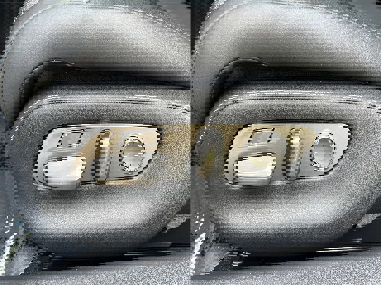 Used 2021 Lexus LS 500 F Sport w/ Accessory Package (Z2) image 24