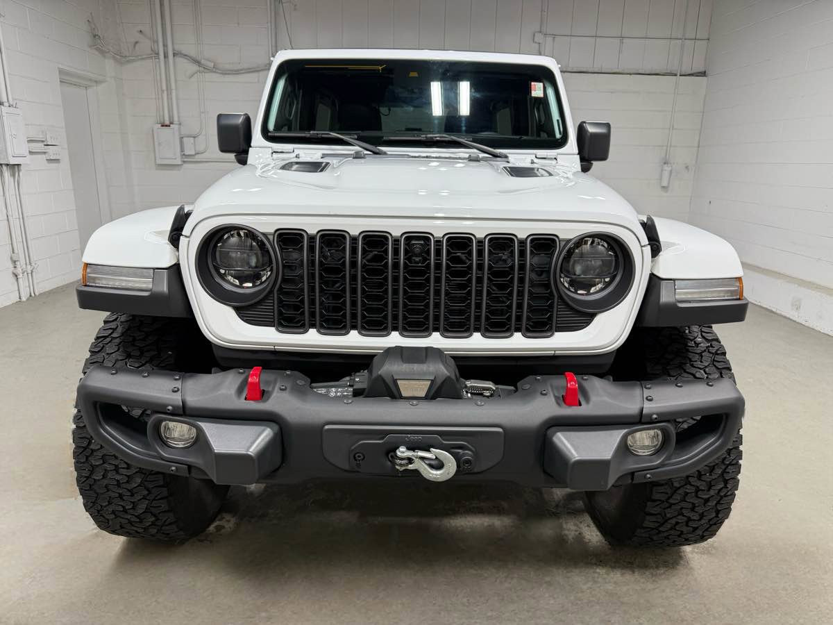 Used 2024 Jeep Wrangler Unlimited Rubicon image 2