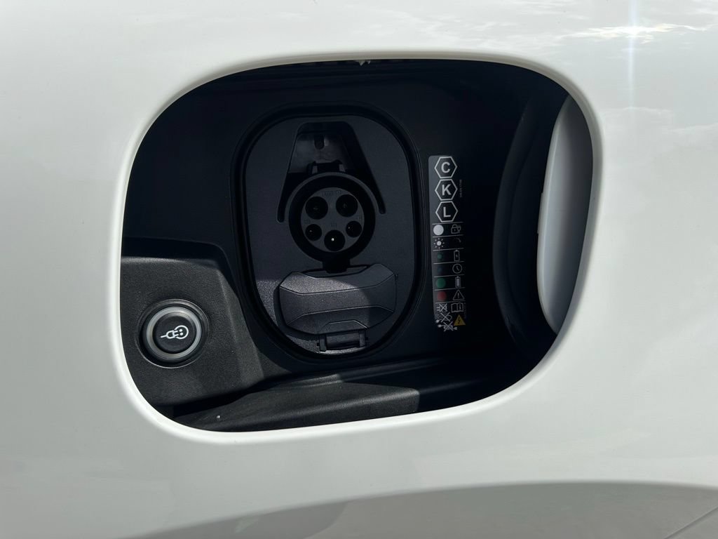 Used 2026 Porsche Macan 4S Electric AWD/4WD image 44