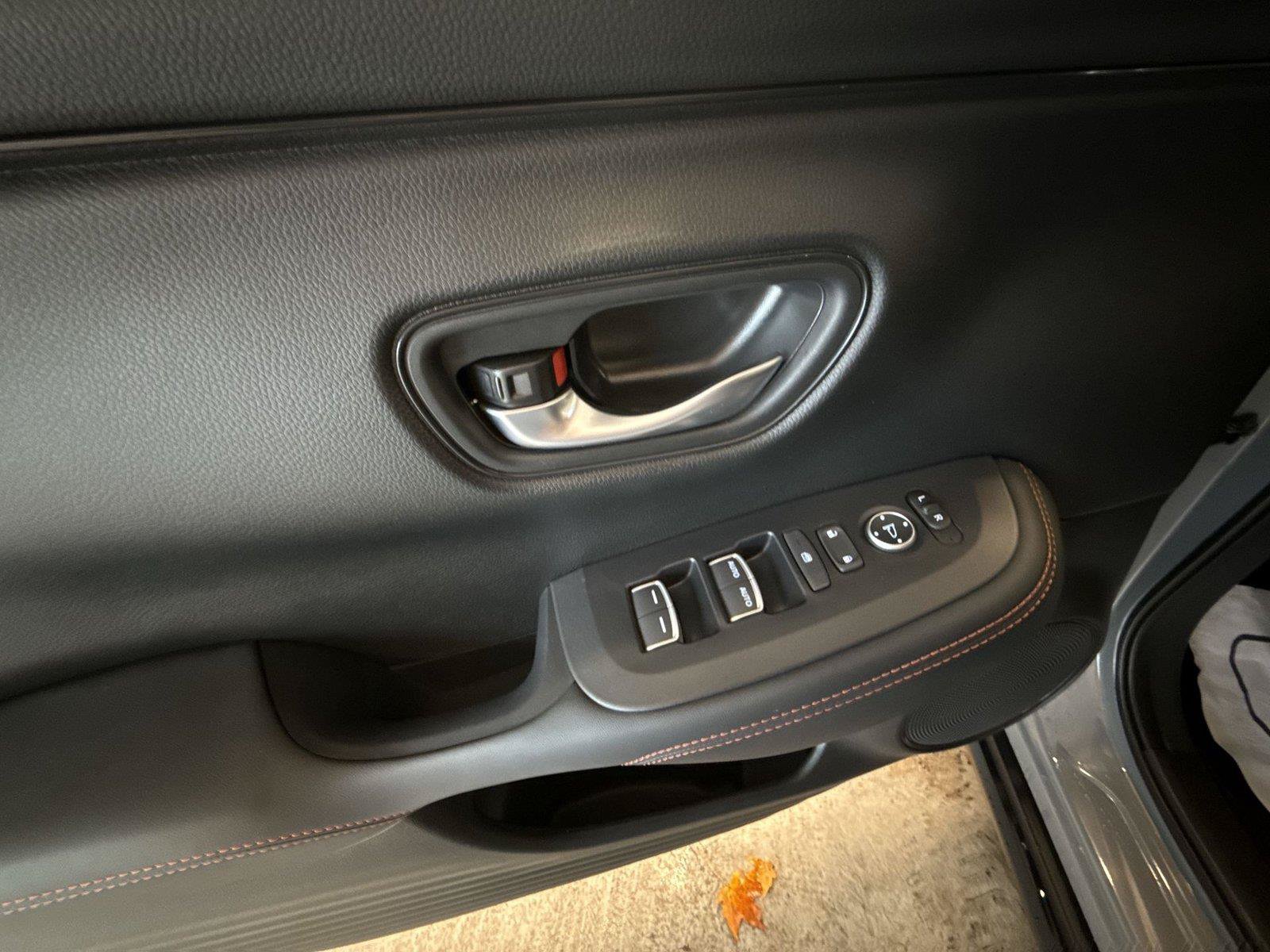 Used 2025 Honda HR-V Sport image 14