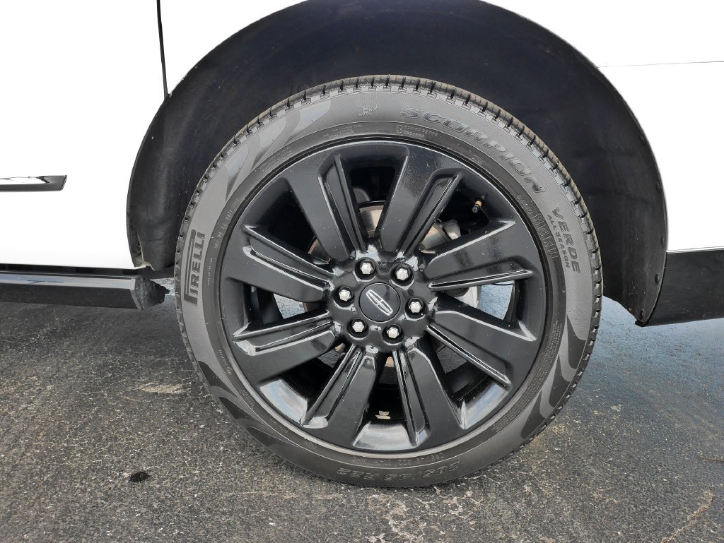 Used 2024 Lincoln Navigator L Reserve AWD/4WD image 9