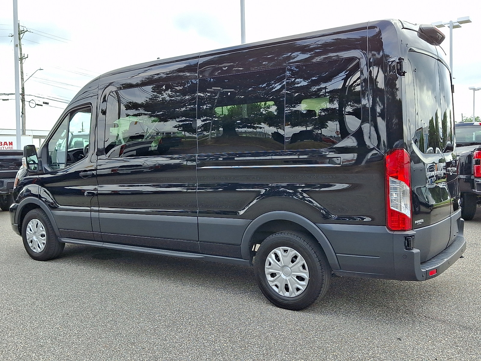 Certified 2025 Ford Transit 350 XLT RWD image 7