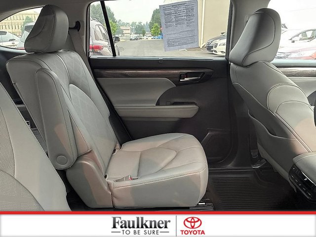 Used 2021 Toyota Highlander Platinum AWD/4WD image 23