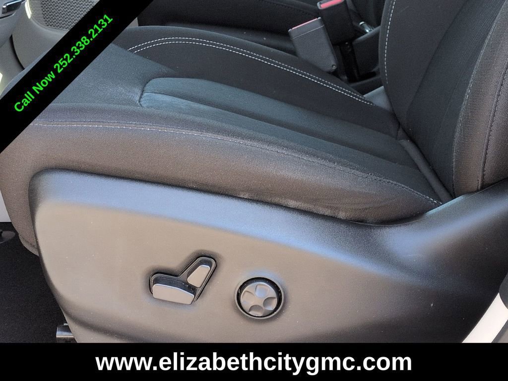 Used 2024 Chrysler Voyager LX FWD image 22