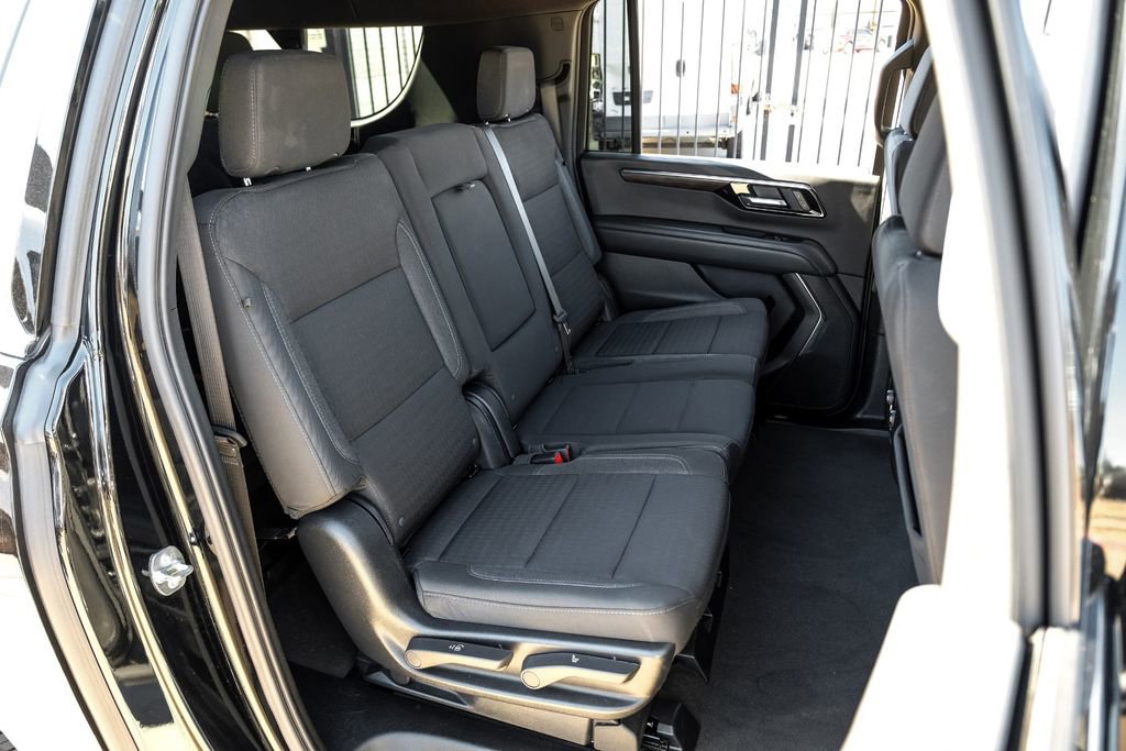 Used 2025 Chevrolet Suburban LS image 36