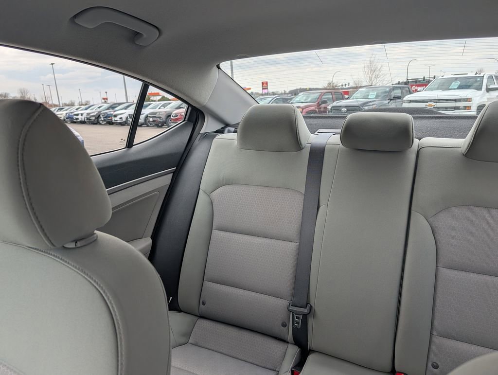 Used 2017 Hyundai Elantra SE image 12