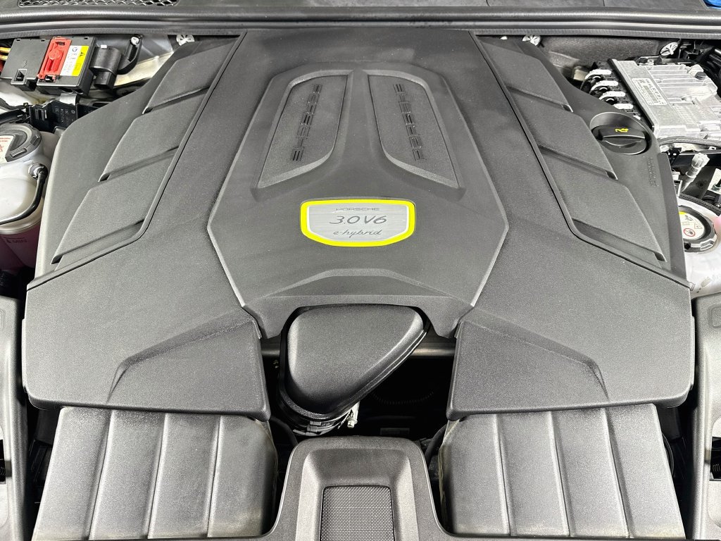 Certified 2023 Porsche Cayenne Platinum Edition AWD/4WD image 28