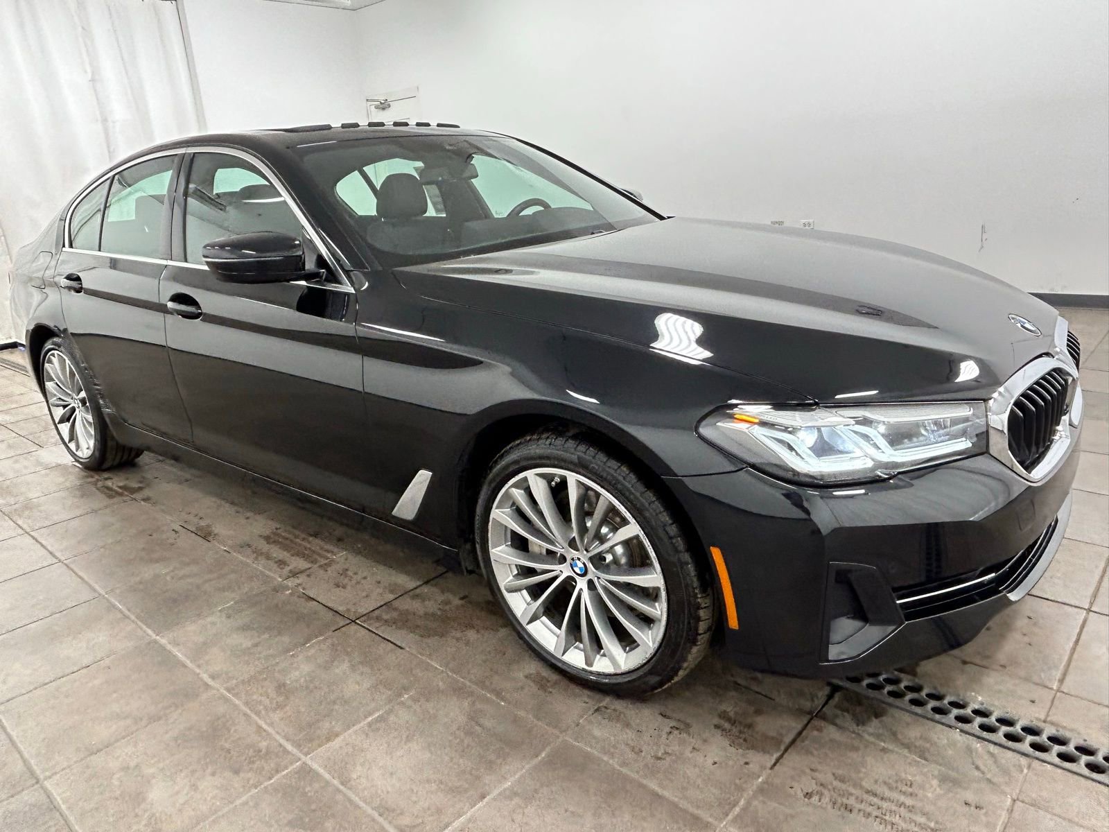 Used 2023 BMW 530i xDrive w/ Premium Package image 6