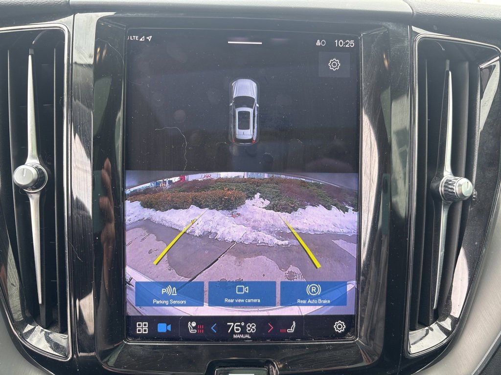 Certified 2023 Volvo XC60 B5 Plus w/ Climate Package image 23