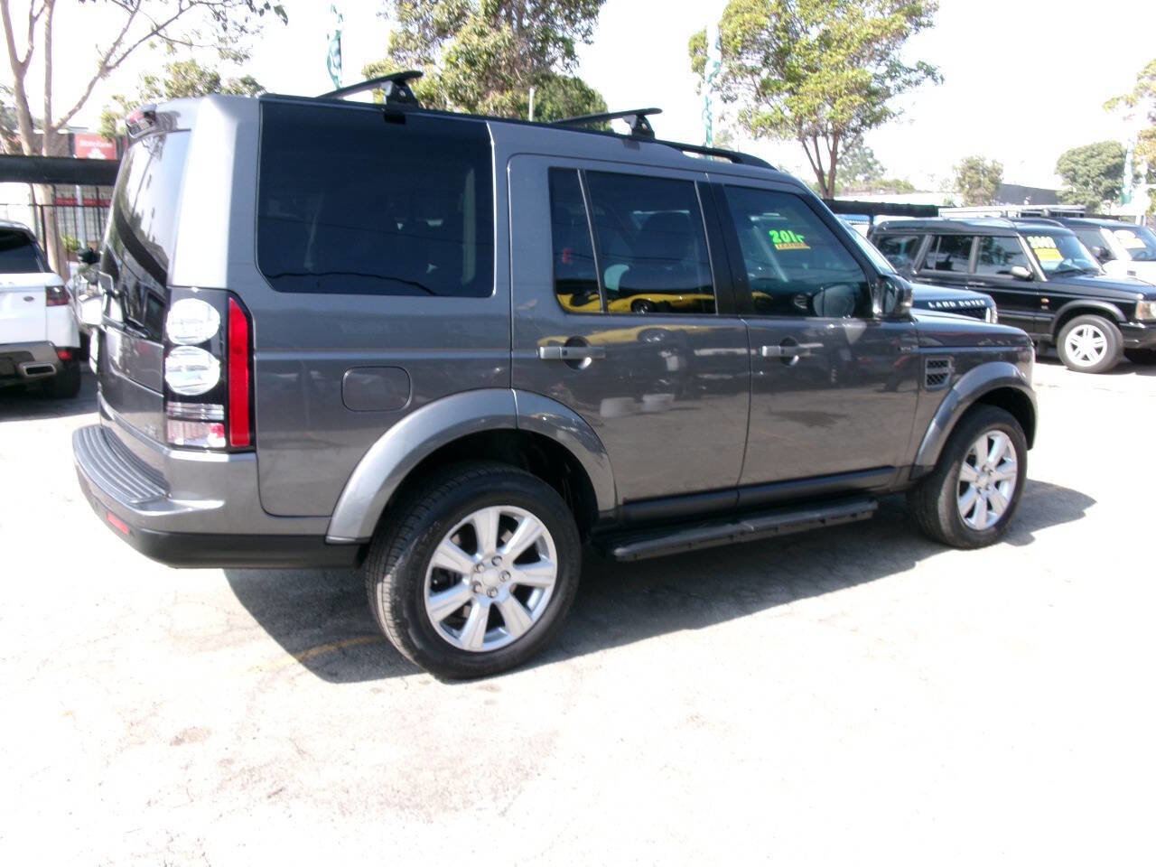 Used 2016 Land Rover LR4 HSE Silver Edition AWD/4WD image 3