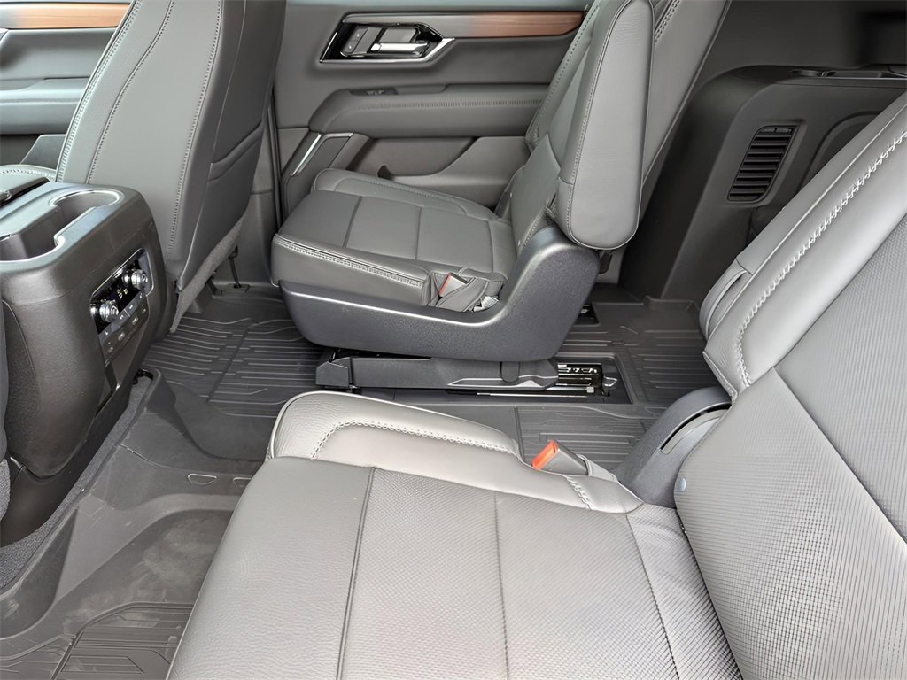 New 2025 GMC Yukon XL Denali w/ Denali Reserve Package image 10