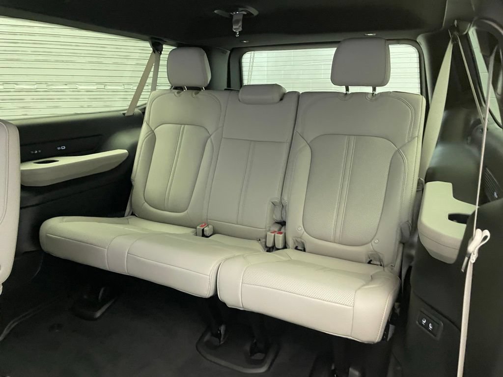 New 2026 Jeep Grand Wagoneer L 2WD image 19