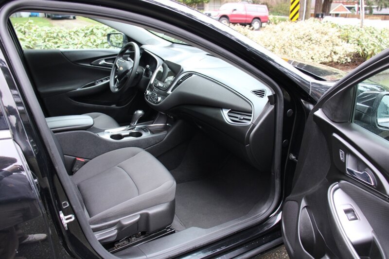 Used 2020 Chevrolet Malibu LT FWD image 14
