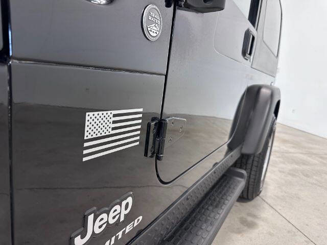 Used 2005 Jeep Wrangler Unlimited Rubicon image 12