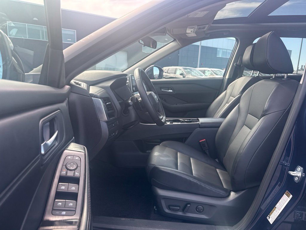 Certified 2025 Nissan Rogue SV w/ SV Premium Package AWD/4WD image 6