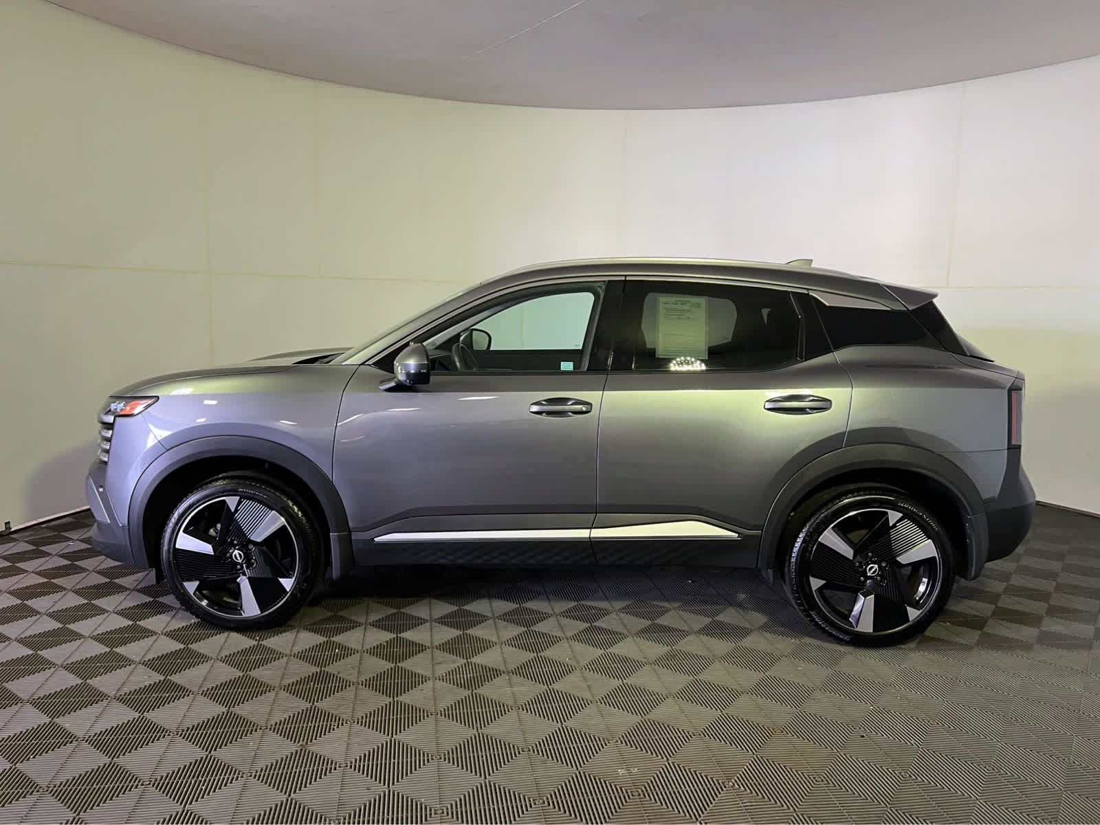 Used 2025 Nissan Kicks SR FWD image 4