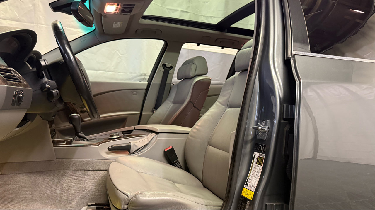Used 2006 BMW 530xi Wagon image 22