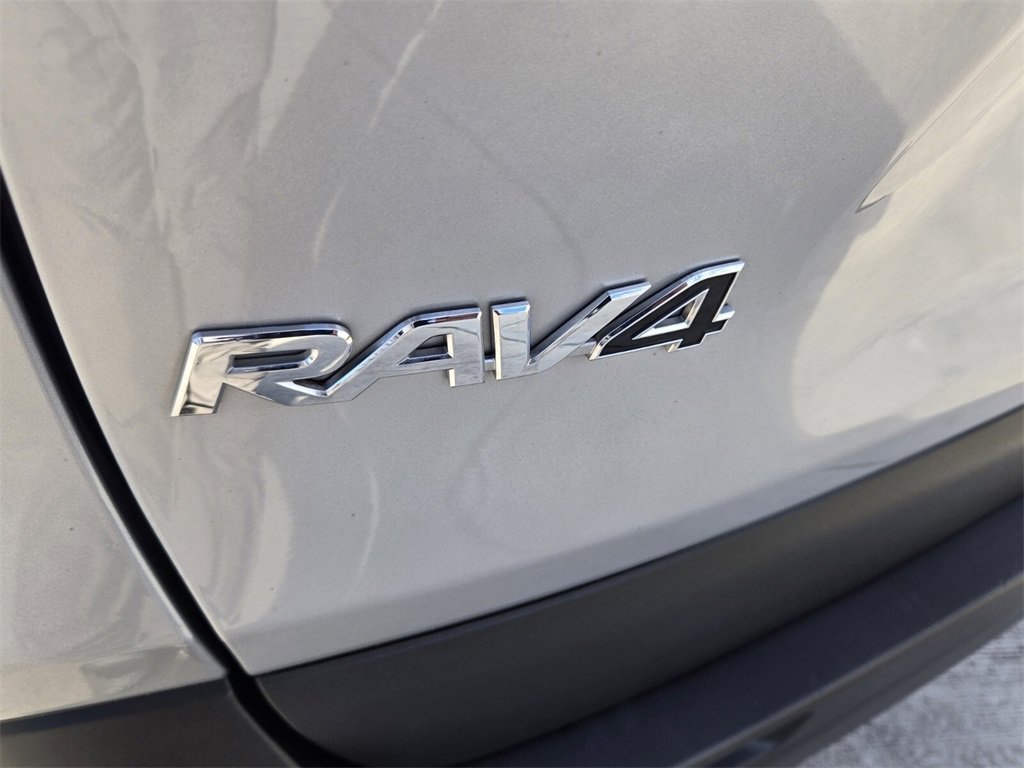 Used 2022 Toyota RAV4 XLE image 13