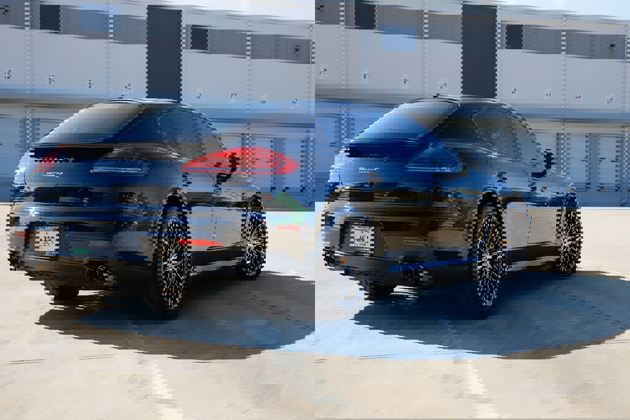 Used 2016 Porsche Panamera S image 39